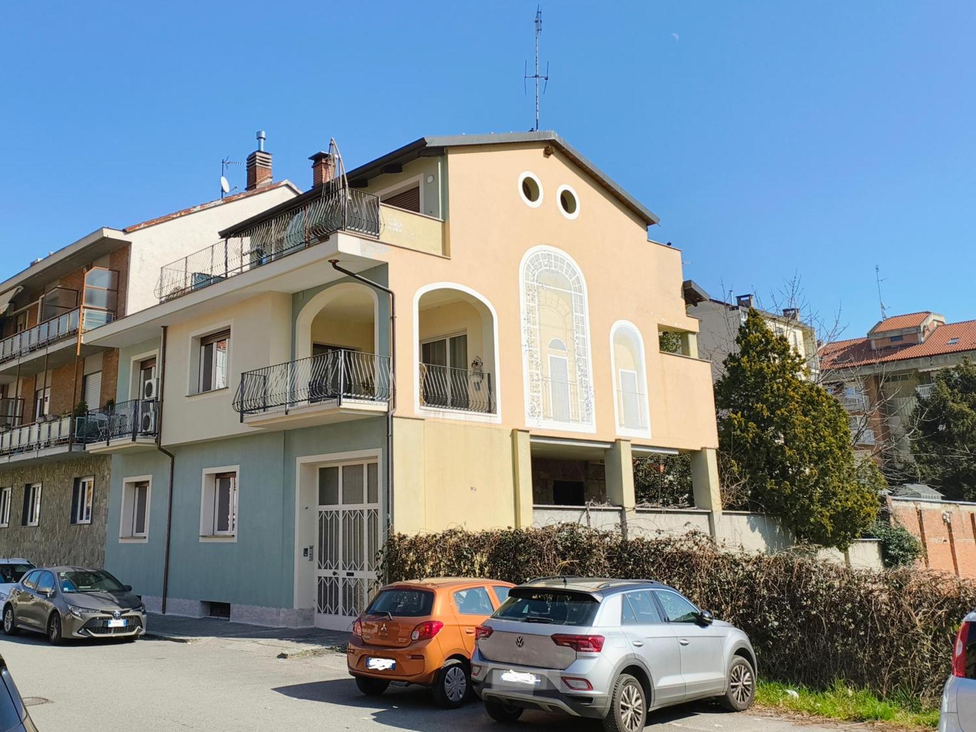 Apartment House *